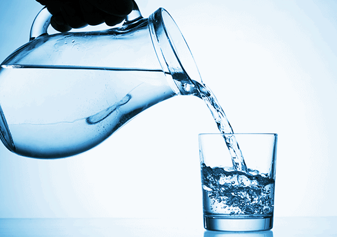 水を1日1.5L飲むと結石のリスクを下げられる
